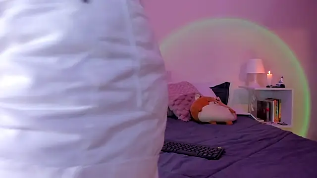 Snapshot of emillyhills chatting on 12/22/24, 07:33 emillyhills online show from 12/22/24, 07:33