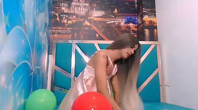 Snapshot of Luna_and_valery chatting on 12/06/24, 08:07 Luna and valery online show from 12/06/24, 08:07