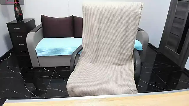 Angelina Clarks online show from 12/14/24, 09:29