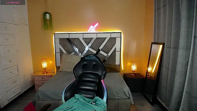 Kate Laurence  online show from 01/03/25, 07:06