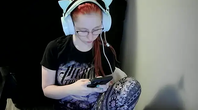 Snapshot of LilyFoxxx chatting on 12/15/24, 05:34 LilyFoxxx online show from 12/15/24, 05:34