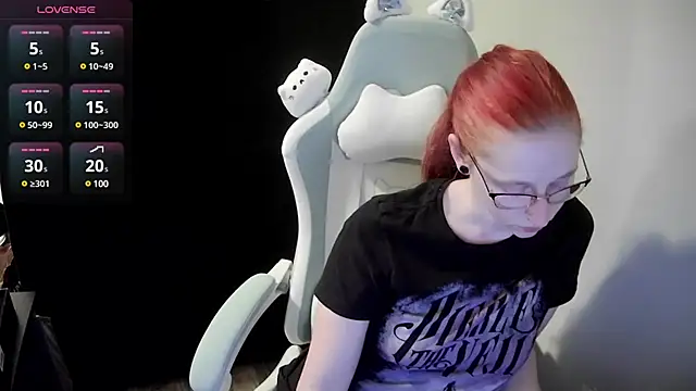 Snapshot of LilyFoxxx chatting on 12/19/24, 05:18 LilyFoxxx online show from 12/19/24, 05:18