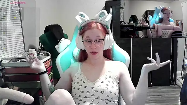 Snapshot of LilyFoxxx chatting on 01/05/25, 03:53 LilyFoxxx online show from 01/05/25, 03:53