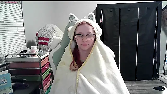 Snapshot of LilyFoxxx chatting on 01/11/25, 04:27 LilyFoxxx online show from 01/11/25, 04:27