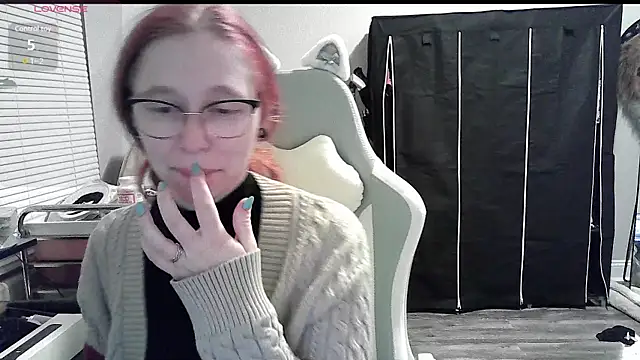 Snapshot of LilyFoxxx chatting on 01/12/25, 04:21 LilyFoxxx online show from 01/12/25, 04:21