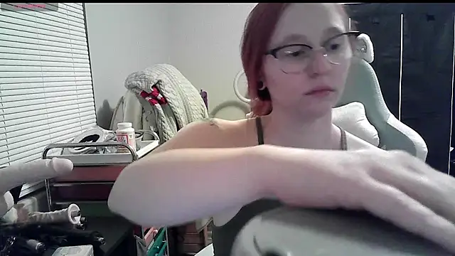 Snapshot of LilyFoxxx chatting on 01/19/25, 04:12 LilyFoxxx online show from 01/19/25, 04:12