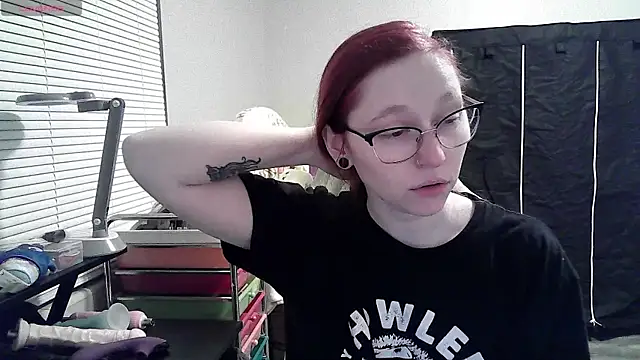 Snapshot of LilyFoxxx chatting on 01/24/25, 04:05 LilyFoxxx online show from 01/24/25, 04:05