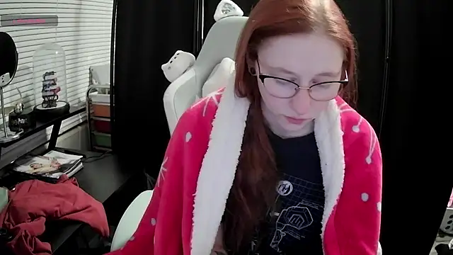 Snapshot of LilyFoxxx chatting on 02/15/25, 05:09 LilyFoxxx online show from 02/15/25, 05:09