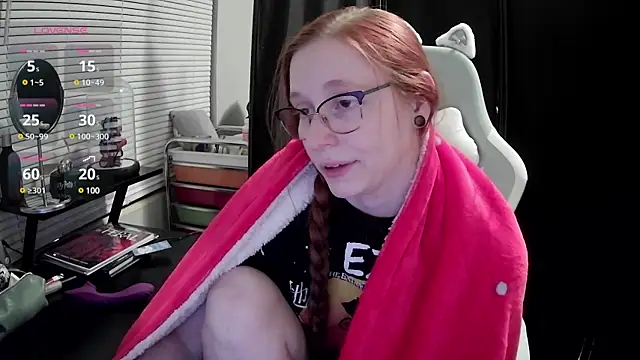 Snapshot of LilyFoxxx chatting on 02/21/25, 04:29 LilyFoxxx online show from 02/21/25, 04:29