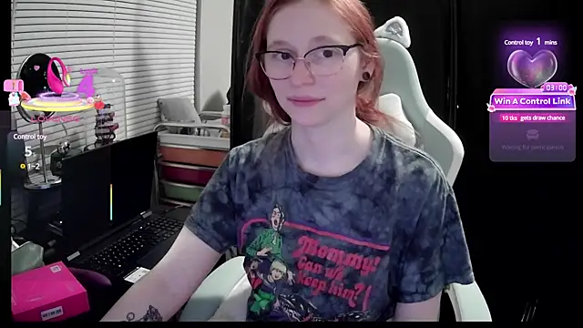 Snapshot of LilyFoxxx chatting on 02/28/25, 04:21 LilyFoxxx online show from 02/28/25, 04:21