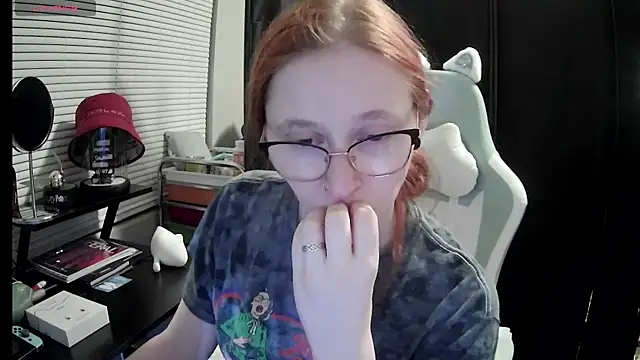 Snapshot of LilyFoxxx chatting on 03/10/25, 03:23 LilyFoxxx online show from 03/10/25, 03:23