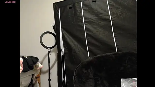 Snapshot of LilyFoxxx chatting on 03/17/25, 03:25 LilyFoxxx online show from 03/17/25, 03:25