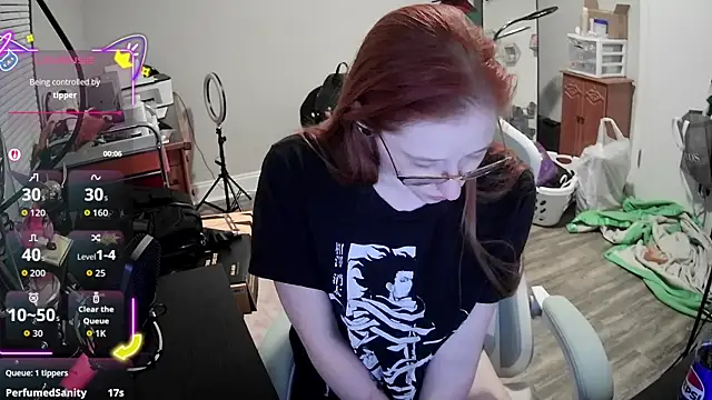 Snapshot of LilyFoxxx chatting on 09/17/25, 03:30 LilyFoxxx online show from 09/17/25, 03:30