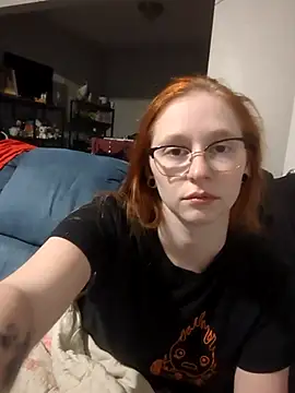 Snapshot of LilyFoxxx chatting on 09/21/25, 03:08 LilyFoxxx online show from 09/21/25, 03:08