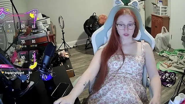 Snapshot of LilyFoxxx chatting on 09/24/25, 03:21 LilyFoxxx online show from 09/24/25, 03:21