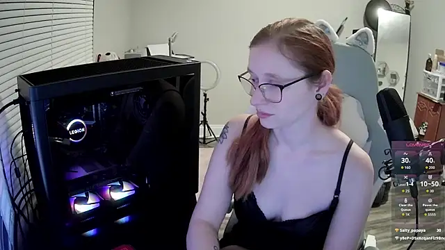 Snapshot of LilyFoxxx chatting on 10/20/25, 03:18 LilyFoxxx online show from 10/20/25, 03:18