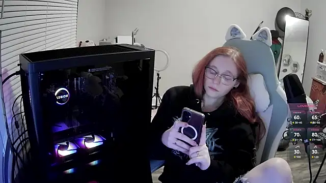 Snapshot of LilyFoxxx chatting on 10/25/25, 03:47 LilyFoxxx online show from 10/25/25, 03:47