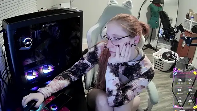 Snapshot of LilyFoxxx chatting on 11/08/25, 04:56 LilyFoxxx online show from 11/08/25, 04:56