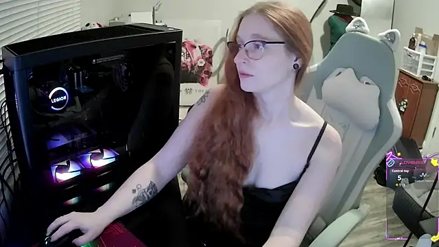 Snapshot of LilyFoxxx chatting on 11/21/25, 04:22 LilyFoxxx online show from 11/21/25, 04:22