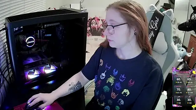 Snapshot of LilyFoxxx chatting on 11/26/25, 04:13 LilyFoxxx online show from 11/26/25, 04:13