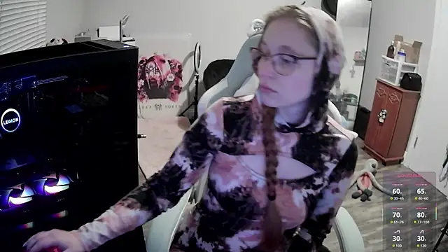 Snapshot of LilyFoxxx chatting on 12/15/25, 06:17 LilyFoxxx online show from 12/15/25, 06:17