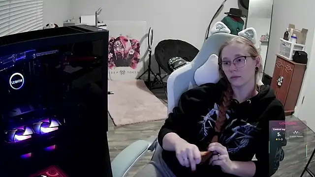 Snapshot of LilyFoxxx chatting on 12/17/25, 06:08 LilyFoxxx online show from 12/17/25, 06:08