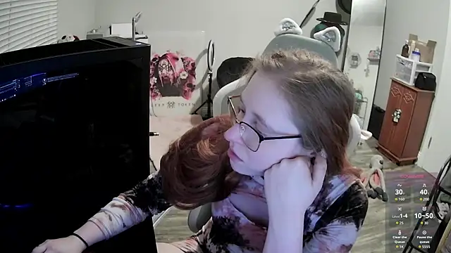 Snapshot of LilyFoxxx chatting on 12/19/25, 06:09 LilyFoxxx online show from 12/19/25, 06:09