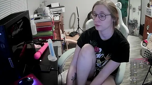 Snapshot of LilyFoxxx chatting on 02/13/26, 06:09 LilyFoxxx online show from 02/13/26, 06:09