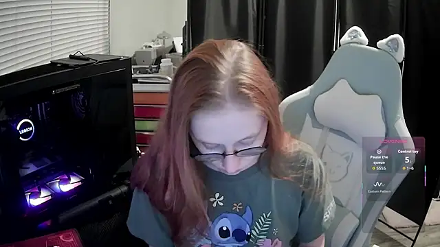 Snapshot of LilyFoxxx chatting on 06/17/26, 05:10 LilyFoxxx online show from 06/17/26, 05:10