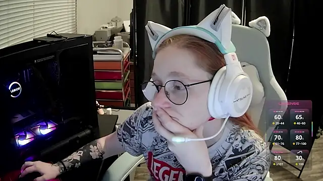 Snapshot of LilyFoxxx chatting on 06/20/26, 05:43 LilyFoxxx online show from 06/20/26, 05:43