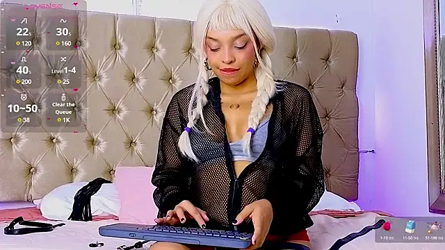 Snapshot of ened_nessa chatting on 02/17/25, 12:27 ened nessa online show from 02/17/25, 12:27