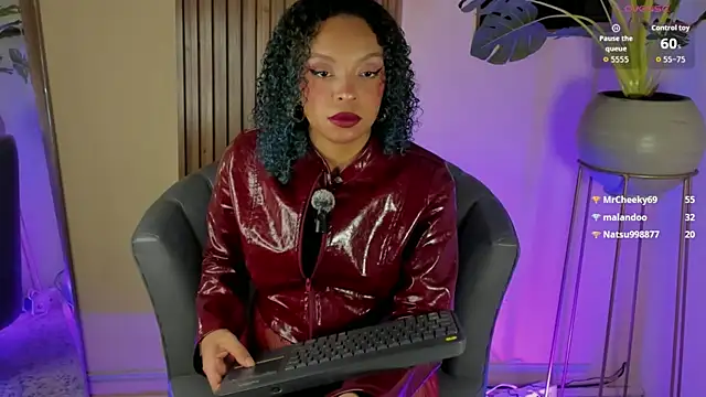 Snapshot of ened_nessa chatting on 10/09/25, 12:58 ened nessa online show from 10/09/25, 12:58