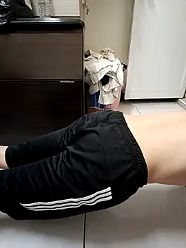 Snapshot of chiata410 chatting on 09/10/25, 11:32 chiata410 online show from 09/10/25, 11:32