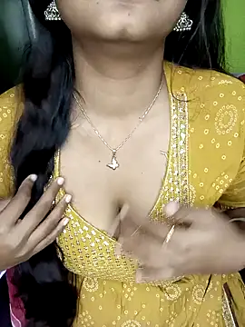 Snapshot of NOTY-LOVE-05 chatting on 01/08/25, 06:52 NOTY-LOVE-05 online show from 01/08/25, 06:52