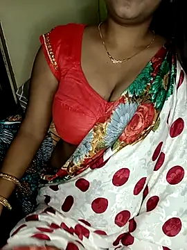 Snapshot of NOTY-LOVE-05 chatting on 10/11/25, 03:21 NOTY-LOVE-05 online show from 10/11/25, 03:21