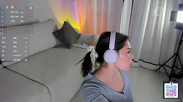 Snapshot of Mellovely chatting on 10/19/25, 02:40 Mellovely online show from 10/19/25, 02:40