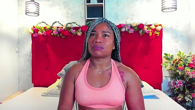 Snapshot of SilvannaFit chatting on 06/17/26, 11:56 SilvannaFit online show from 06/17/26, 11:56