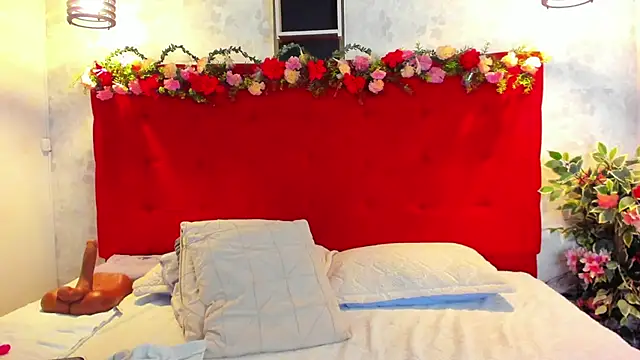 Snapshot of SilvannaFit chatting on 06/27/26, 12:22 SilvannaFit online show from 06/27/26, 12:22