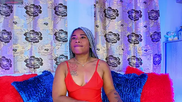 Snapshot of SilvannaFit chatting on 07/22/26, 12:19 SilvannaFit online show from 07/22/26, 12:19