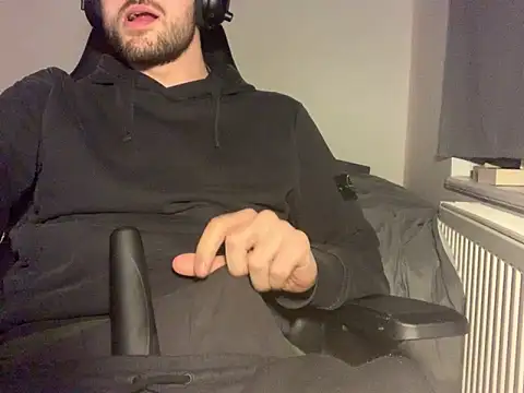 Snapshot of taallguyy_196 chatting on 02/27/25, 06:53 taallguyy 196 online show from 02/27/25, 06:53