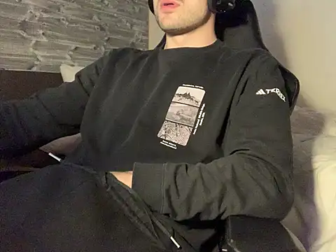 Snapshot of taallguyy_196 chatting on 03/13/25, 07:39 taallguyy 196 online show from 03/13/25, 07:39