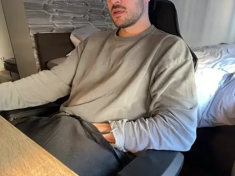 Snapshot of taallguyy_196 chatting on 03/20/25, 10:54 taallguyy 196 online show from 03/20/25, 10:54