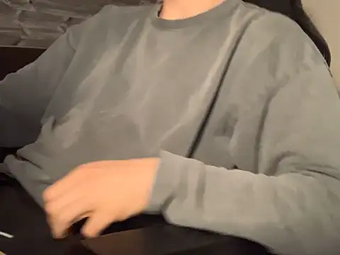 Snapshot of taallguyy_196 chatting on 03/20/25, 08:40 taallguyy 196 online show from 03/20/25, 08:40