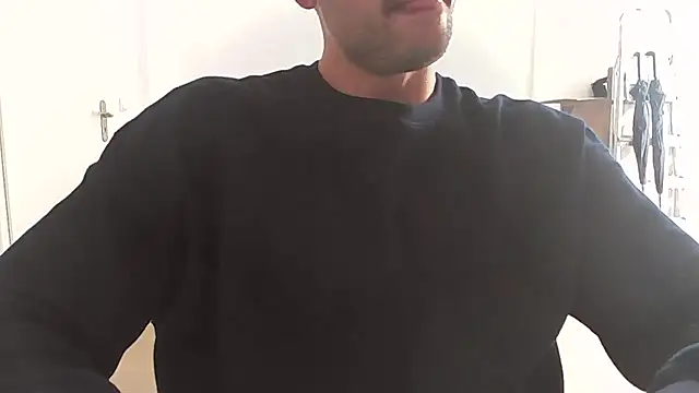 Snapshot of taallguyy_196 chatting on 09/10/25, 10:37 taallguyy 196 online show from 09/10/25, 10:37