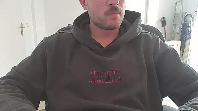 Snapshot of taallguyy_196 chatting on 10/05/25, 08:56 taallguyy 196 online show from 10/05/25, 08:56