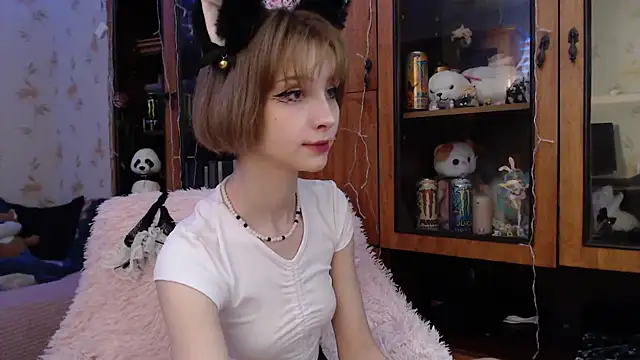 cloudgirrl online show from 02/15/25, 07:39