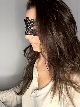 Snapshot of LeMagique- chatting on 01/17/26, 04:33 LeMagique- online show from 01/17/26, 04:33