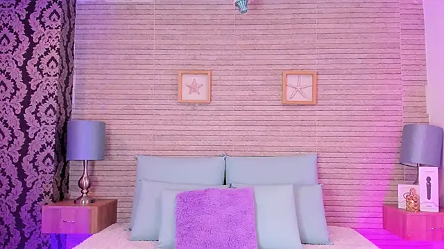 Catalinna Thompson online show from 12/24/24, 12:00