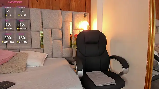 Saori newman online show from 10/10/25, 11:42