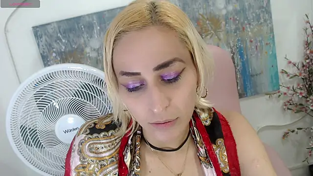 ariana crazzy online show from 01/15/25, 09:30